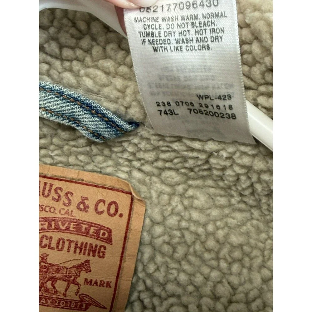 Vintage Levi's Men's Relaxed Fit Sherpa Lined Blue Denim Jacket, Size L 70520